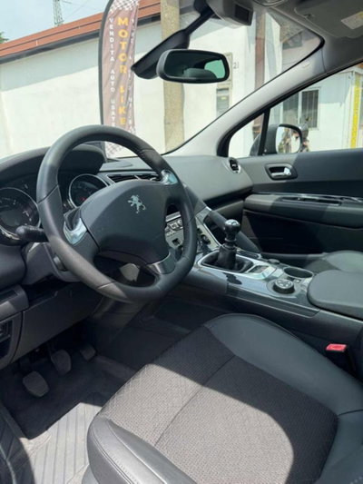 Peugeot 3008 1.6 HDi 115CV Allure (9)