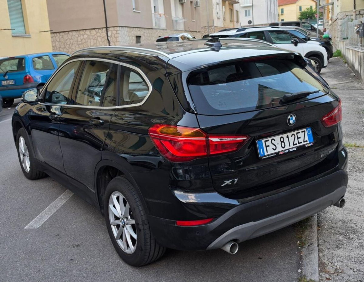 BMW X1 sDrive18d Advantage (15)