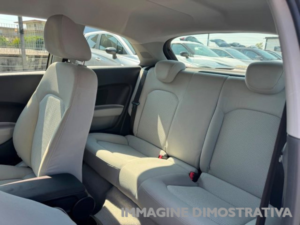 Audi A1 1.6 TDI 105 CV Ambition (13)