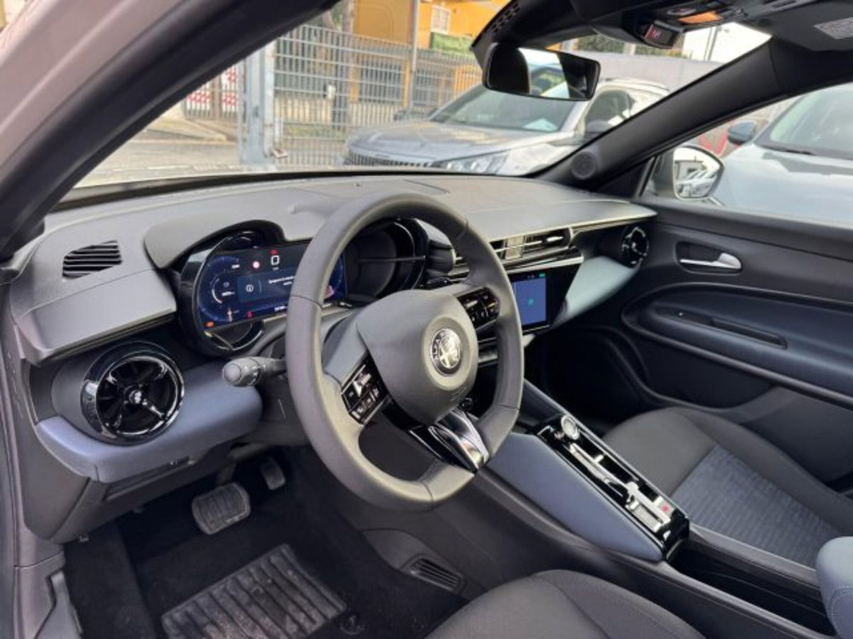 Alfa Romeo Junior 1.2 ibrida 145cv edct6 (10)