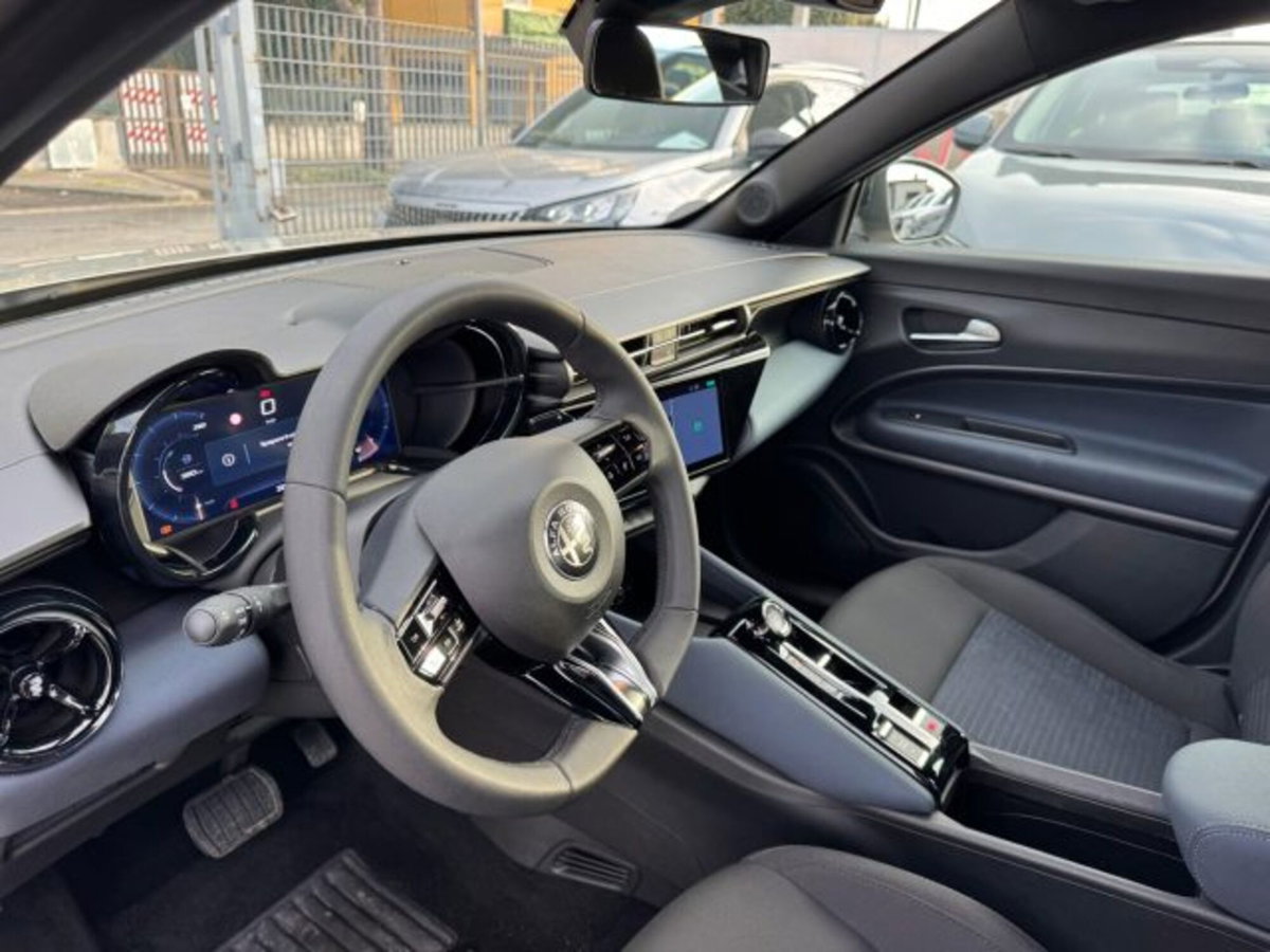 Alfa Romeo Junior 1.2 ibrida 145cv edct6 (17)