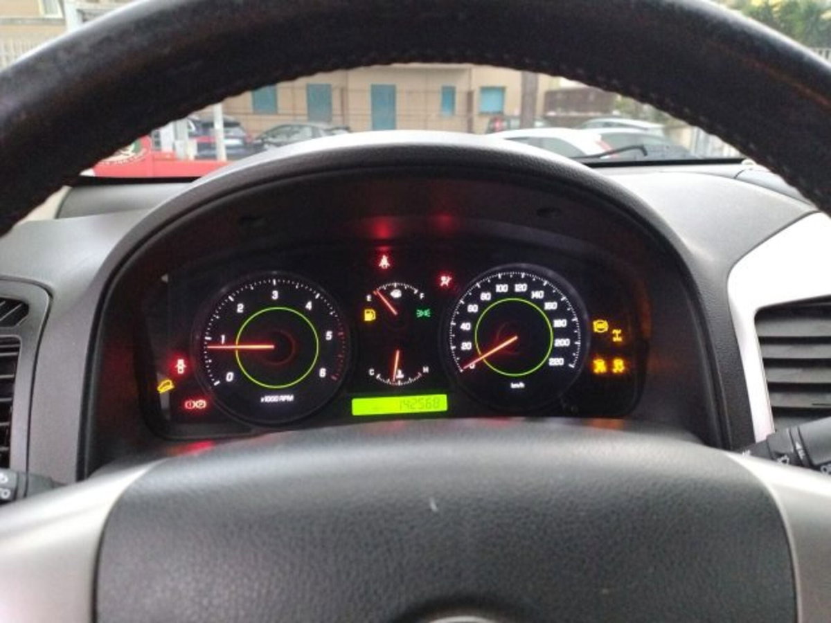 Chevrolet Captiva 2.0 VCDi LTZ (11)