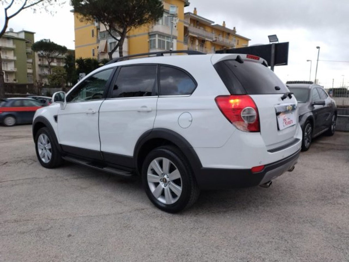Chevrolet Captiva 2.0 VCDi LTZ (5)