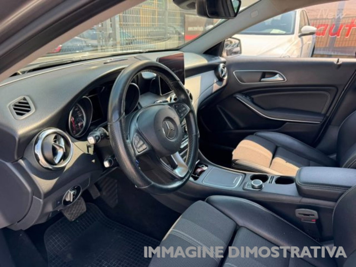 Mercedes-Benz GLA SUV 200 d Automatic Premium (12)