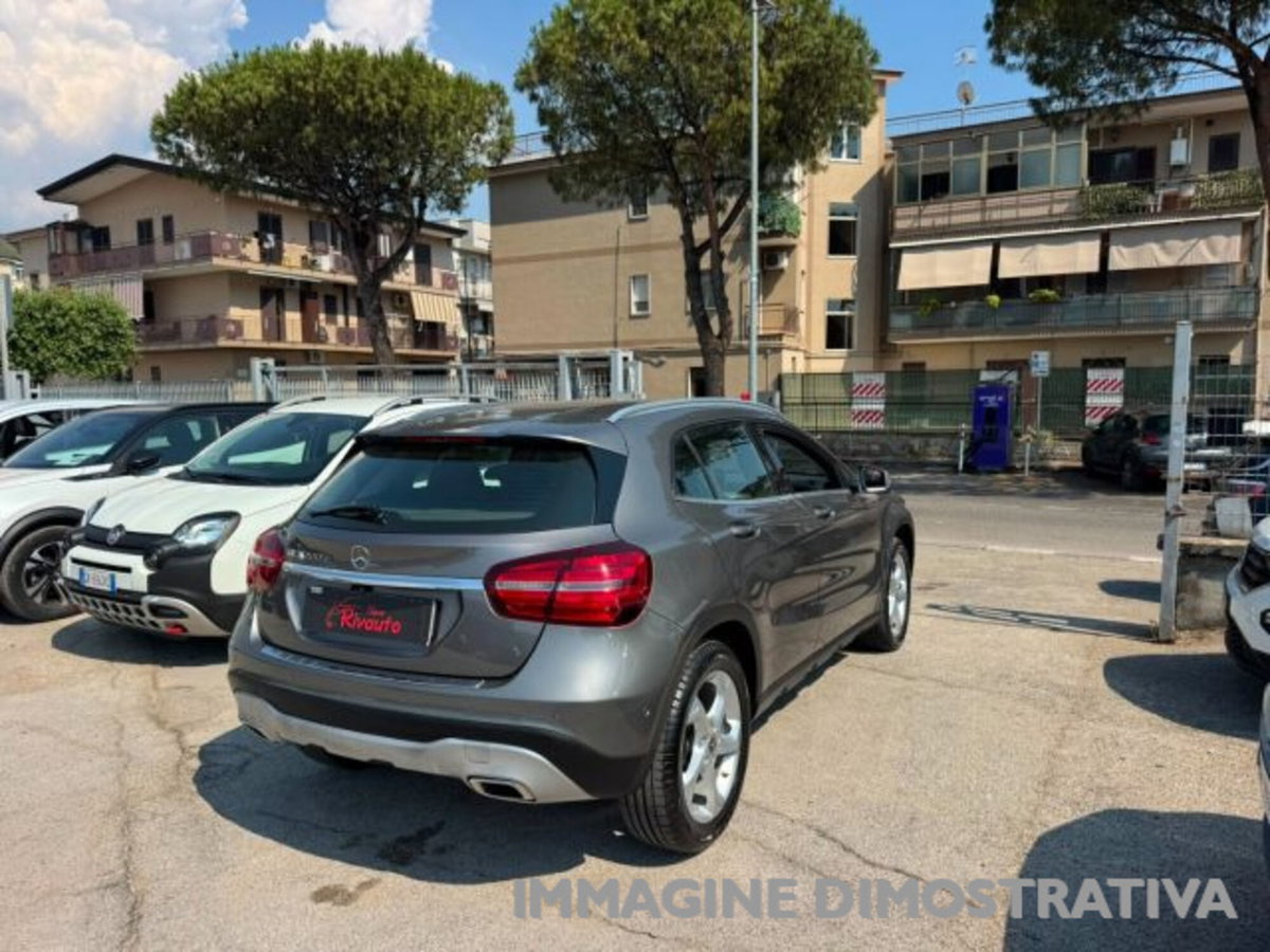 Mercedes-Benz GLA SUV 200 d Automatic Premium (9)