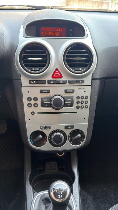 Opel Corsa 1.0 12V 5 porte Club (10)