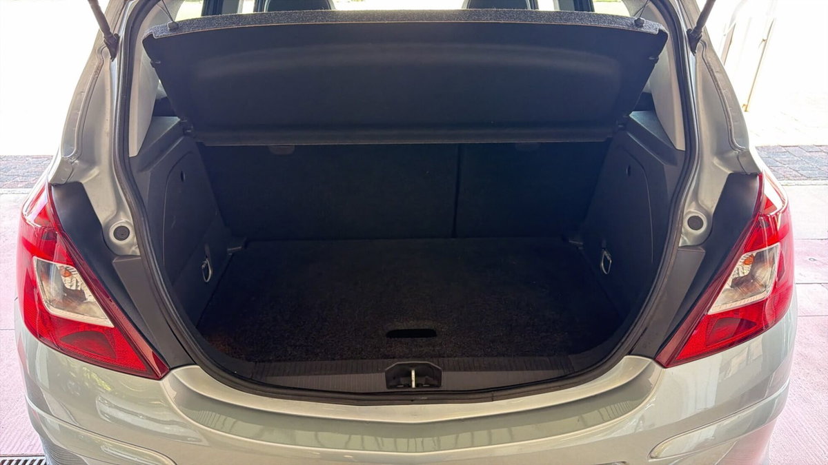 Opel Corsa 1.0 12V 5 porte Club (14)