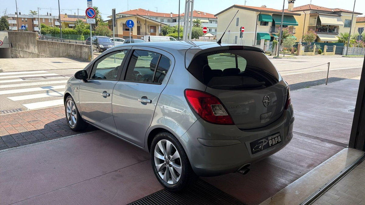 Opel Corsa 1.0 12V 5 porte Club (3)