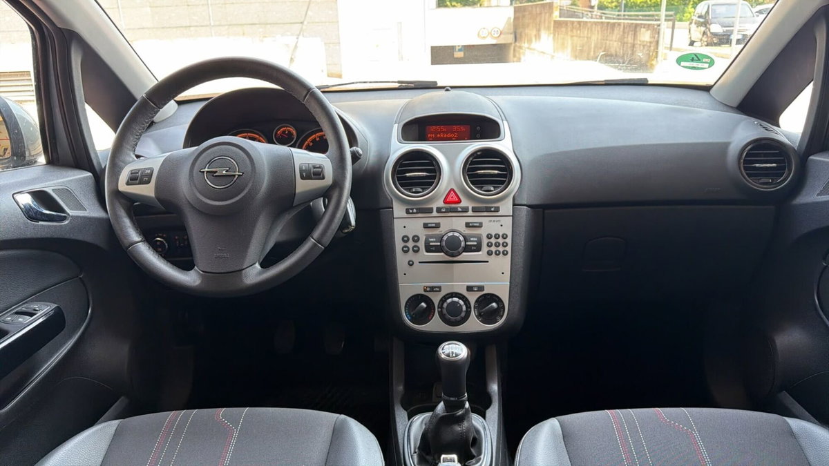 Opel Corsa 1.0 12V 5 porte Club (8)
