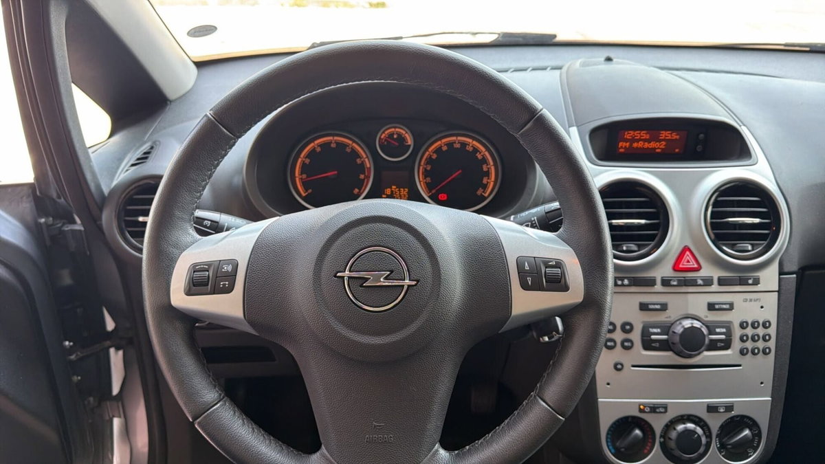 Opel Corsa 1.0 12V 5 porte Club (9)