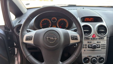 Opel Corsa 1.0 12V 5 porte Club (9)
