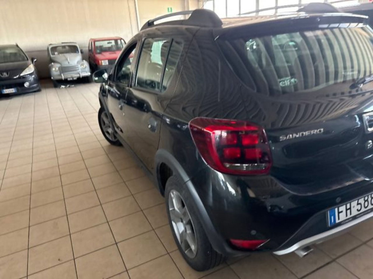 Dacia Sandero Stepway 1.5 Blue dCi 95CV 15th Anniversary (2)