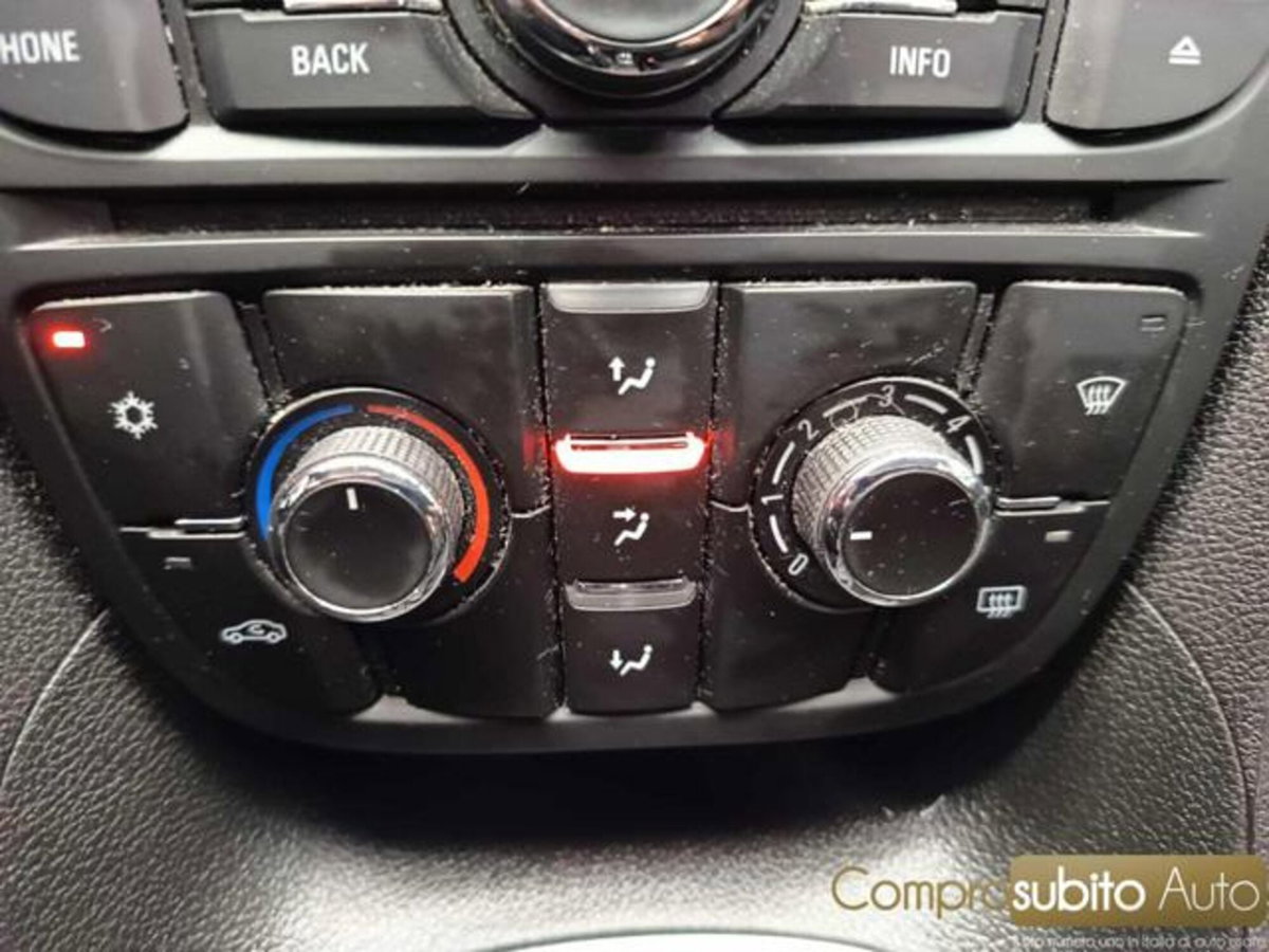 Opel Meriva 1.4 100CV Cosmo (18)