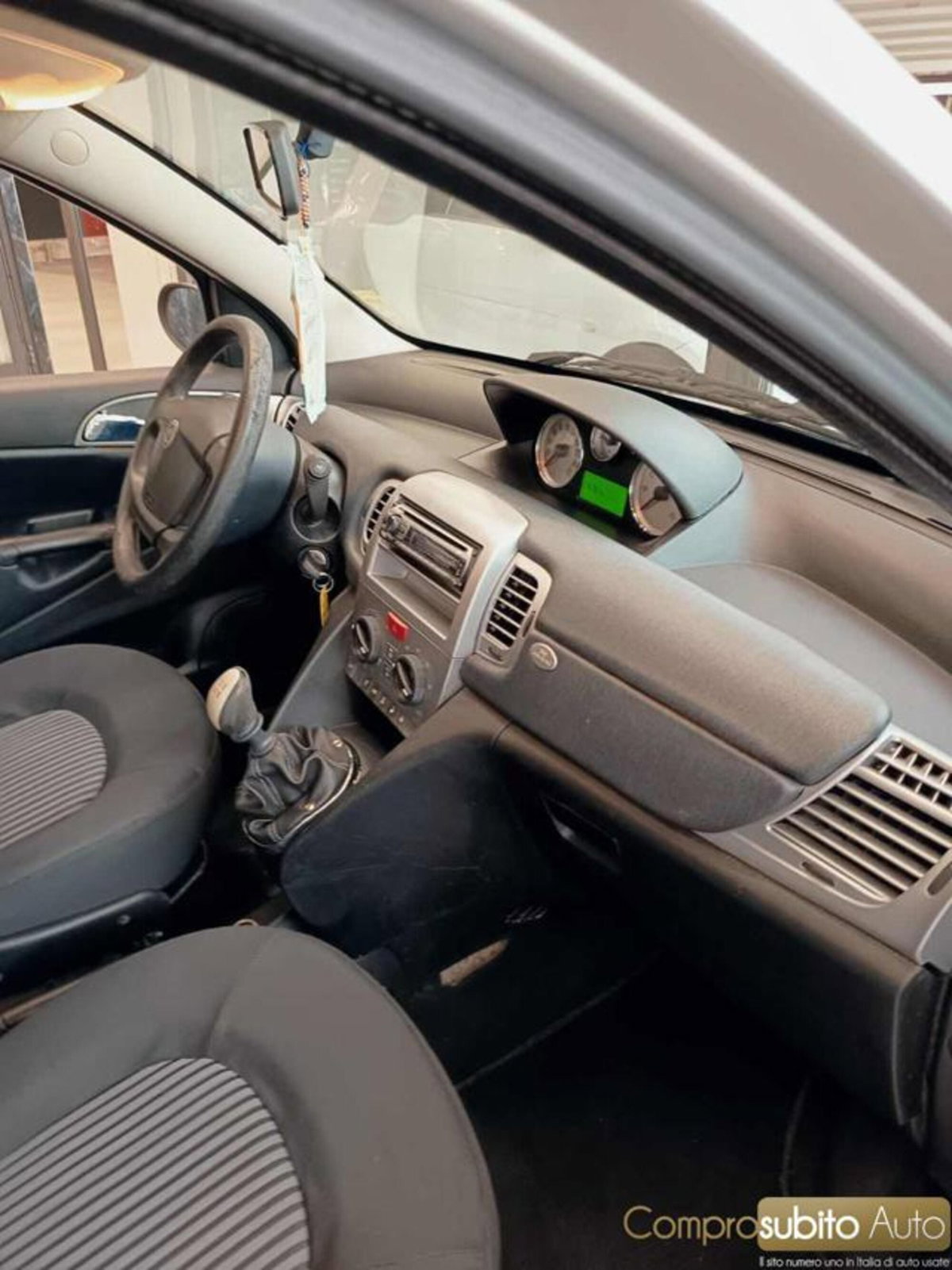 Lancia Ypsilon 1.2 Platino (16)