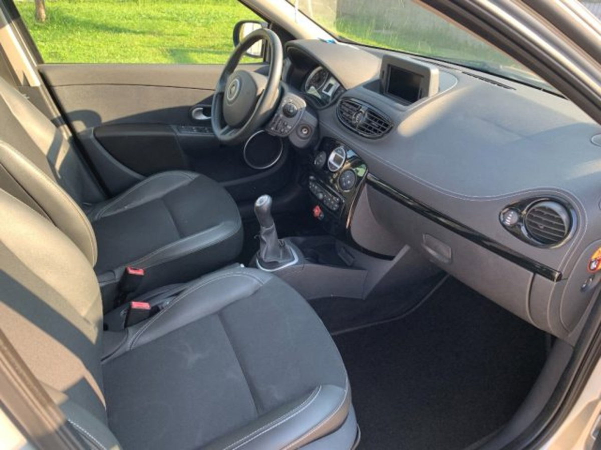 Renault Clio 1.2 75CV 5 porte Live (9)