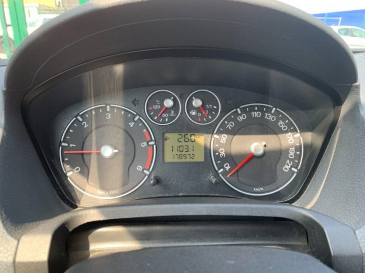 Ford Fiesta 1.4 TDCi 3p. Ghia (11)