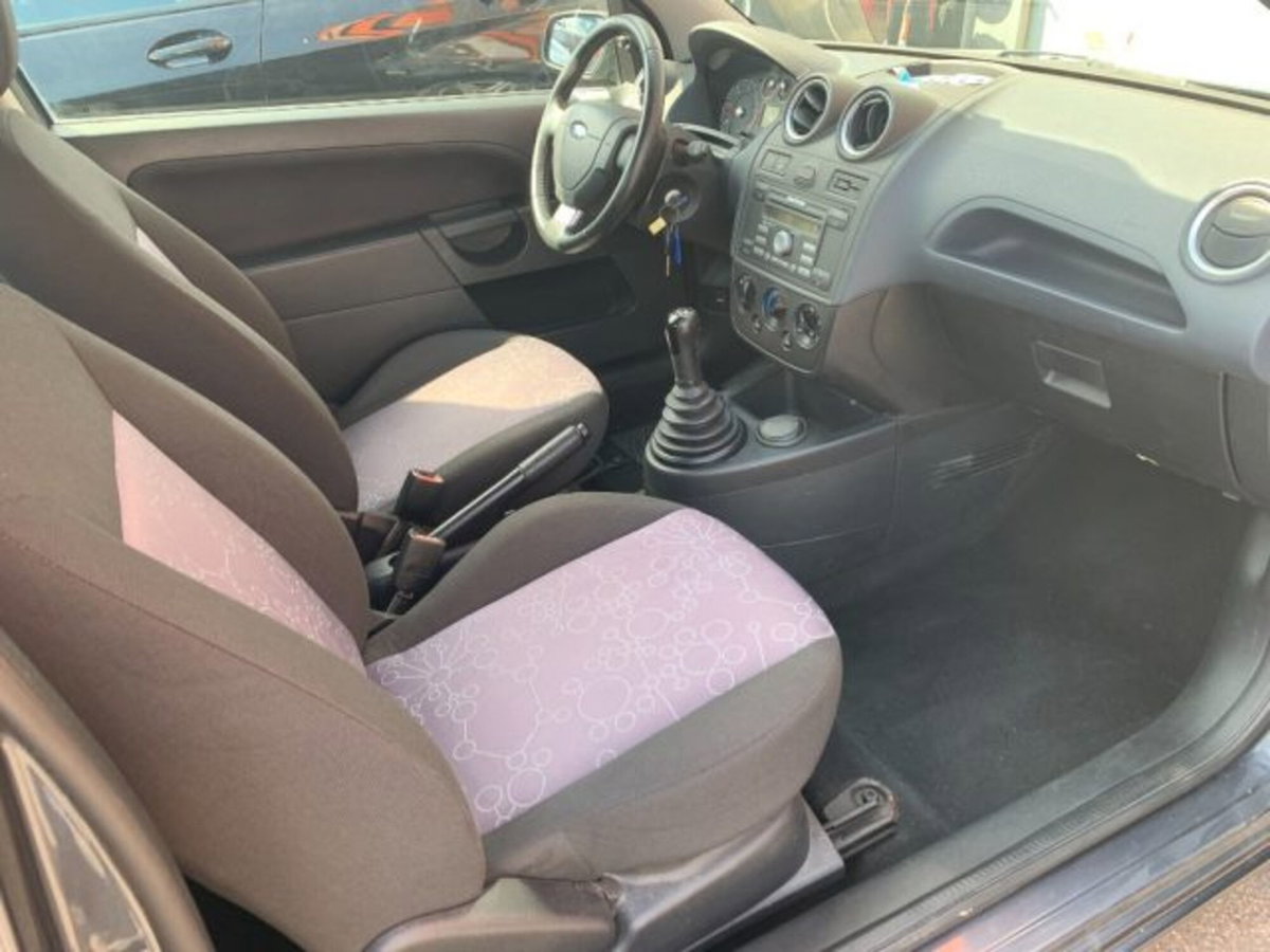Ford Fiesta 1.4 TDCi 3p. Ghia (13)