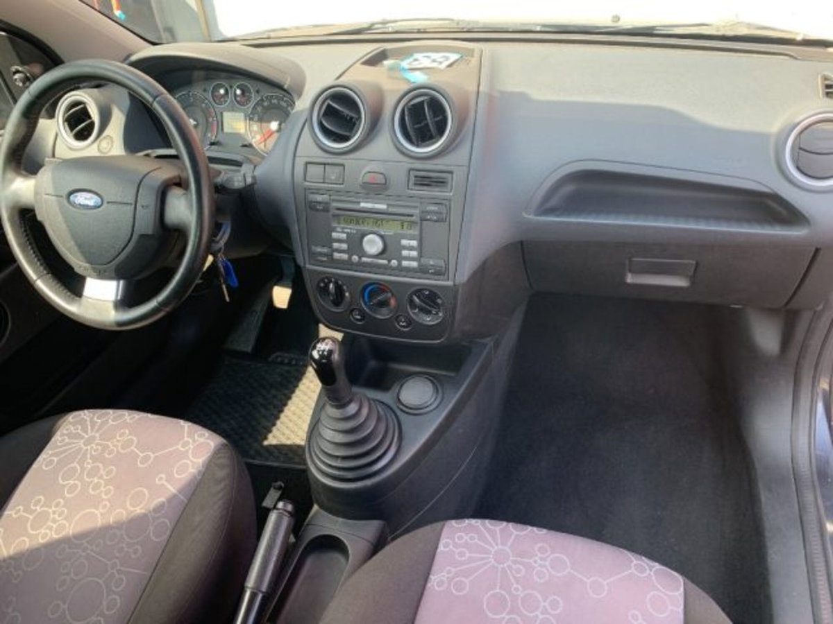 Ford Fiesta 1.4 TDCi 3p. Ghia (14)