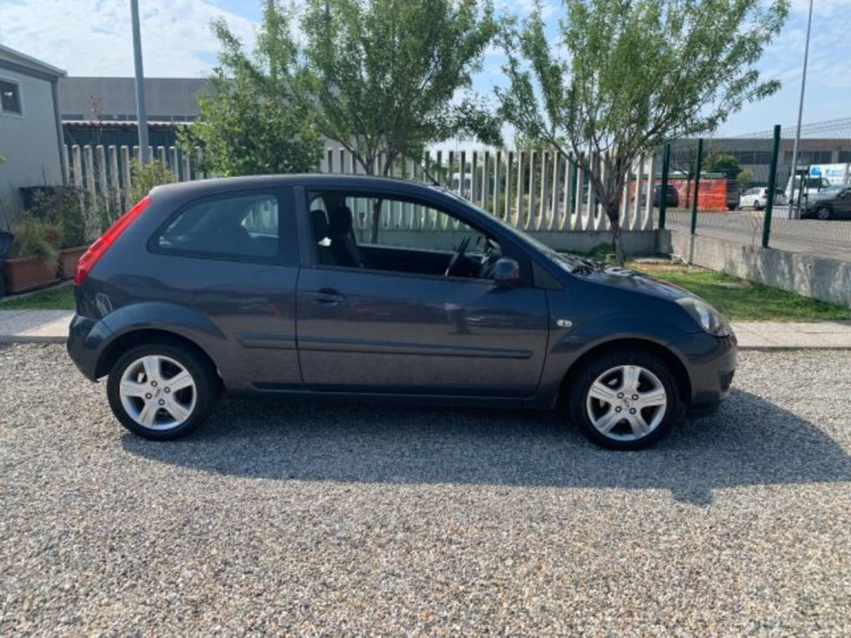 Ford Fiesta 1.4 TDCi 3p. Ghia (4)
