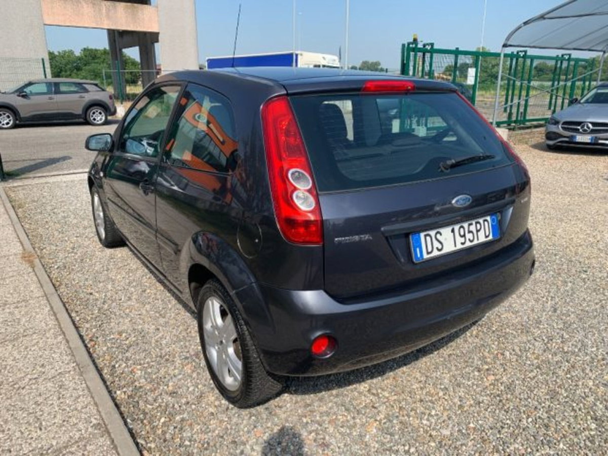 Ford Fiesta 1.4 TDCi 3p. Ghia (7)
