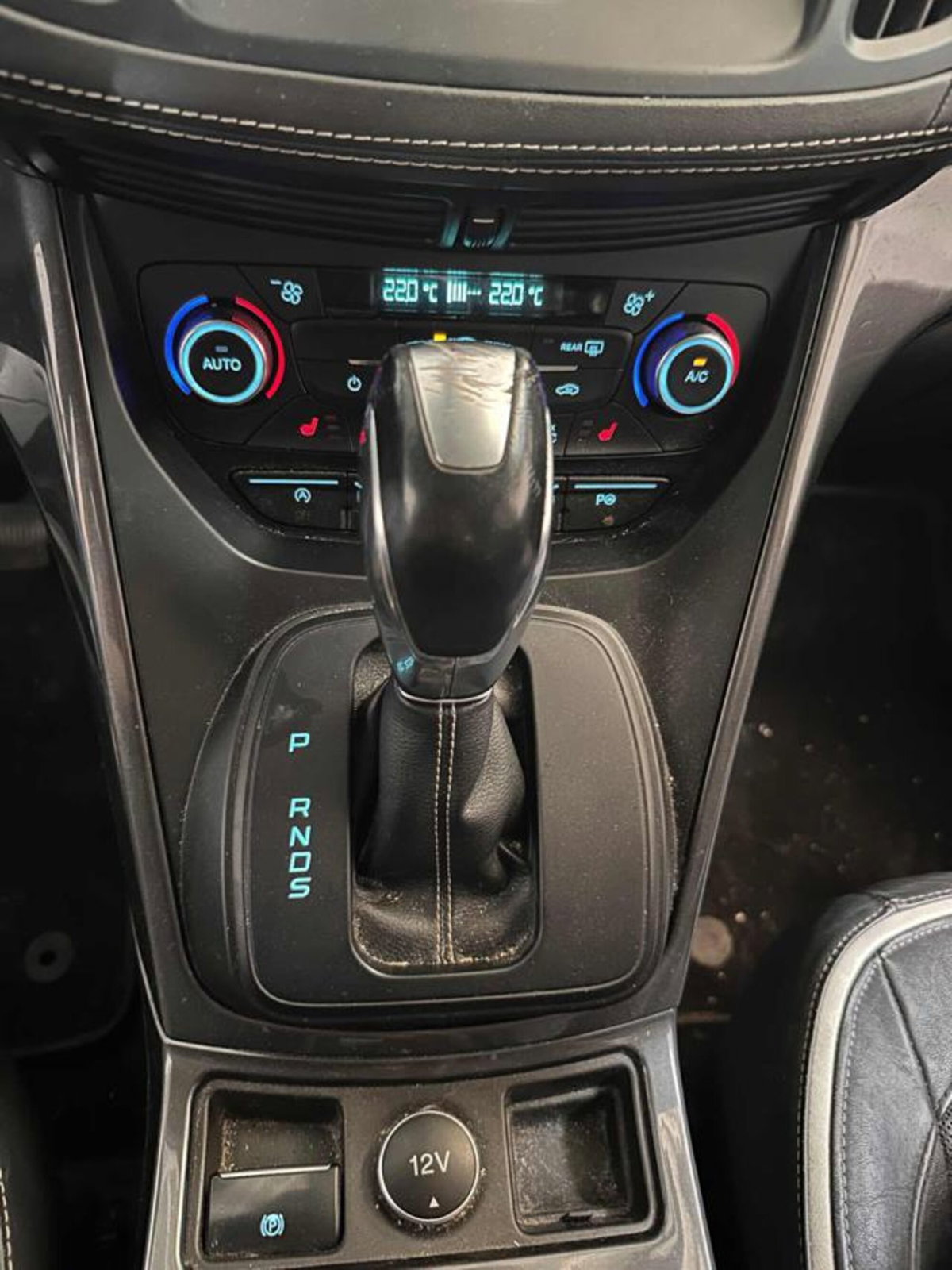 Ford Kuga 2.0 TDCI 150 CV S&S 4WD Powershift Vignale (11)