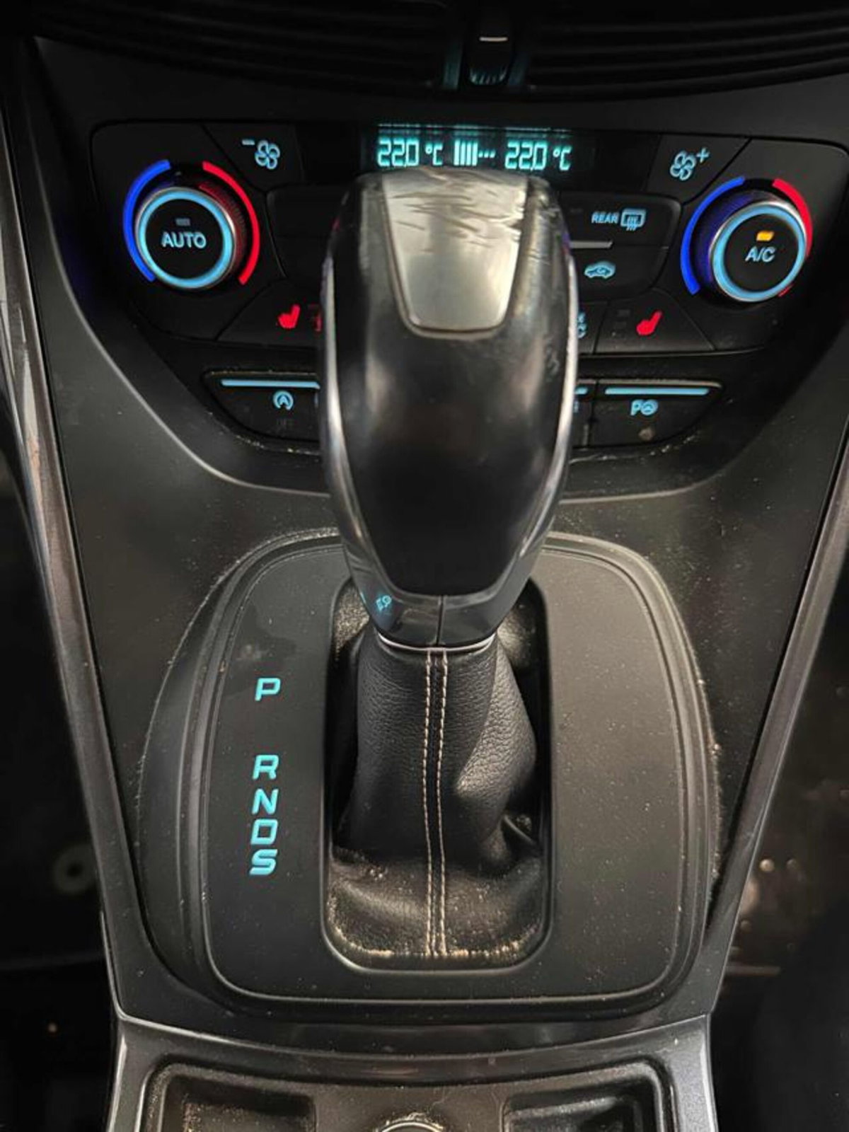 Ford Kuga 2.0 TDCI 150 CV S&S 4WD Powershift Vignale (12)