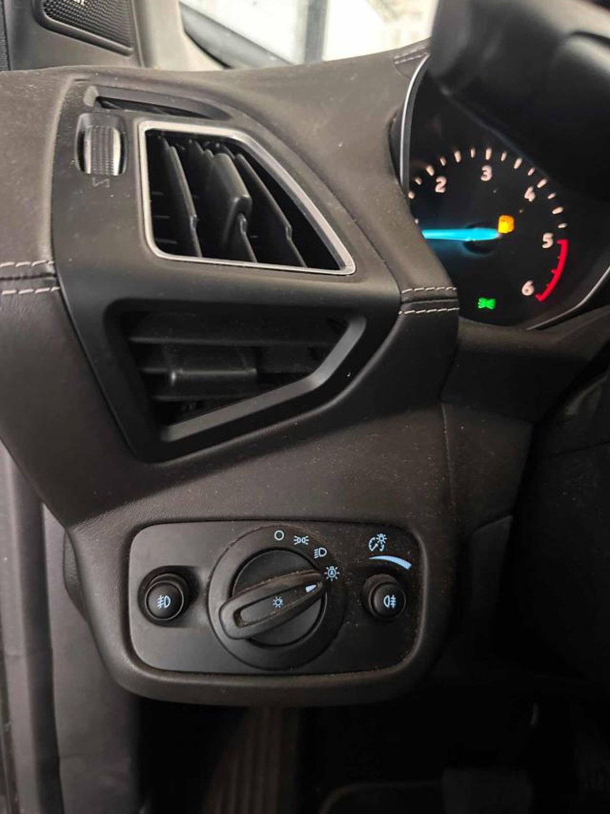 Ford Kuga 2.0 TDCI 150 CV S&S 4WD Powershift Vignale (13)
