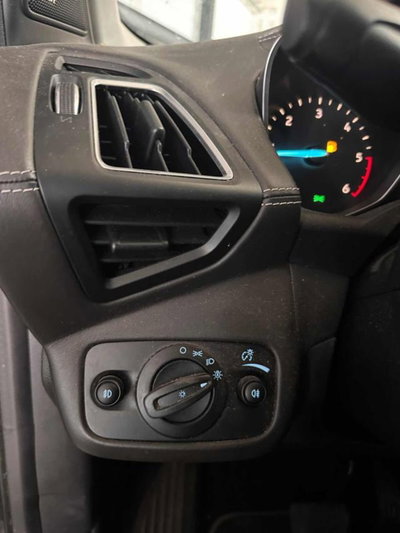 Ford Kuga 2.0 TDCI 150 CV S&S 4WD Powershift Vignale (13)