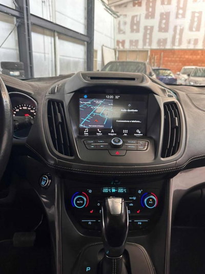 Ford Kuga 2.0 TDCI 150 CV S&S 4WD Powershift Vignale (14)