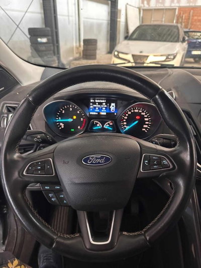 Ford Kuga 2.0 TDCI 150 CV S&S 4WD Powershift Vignale (16)