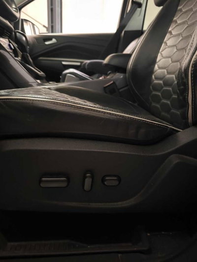 Ford Kuga 2.0 TDCI 150 CV S&S 4WD Powershift Vignale (9)
