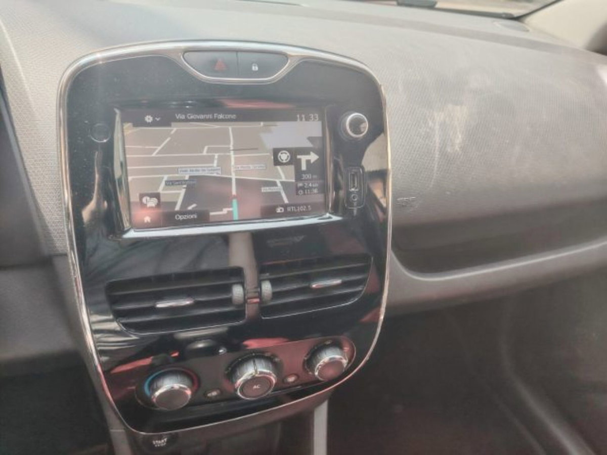 Renault Clio 1.2 75CV 5 porte Wave (12)