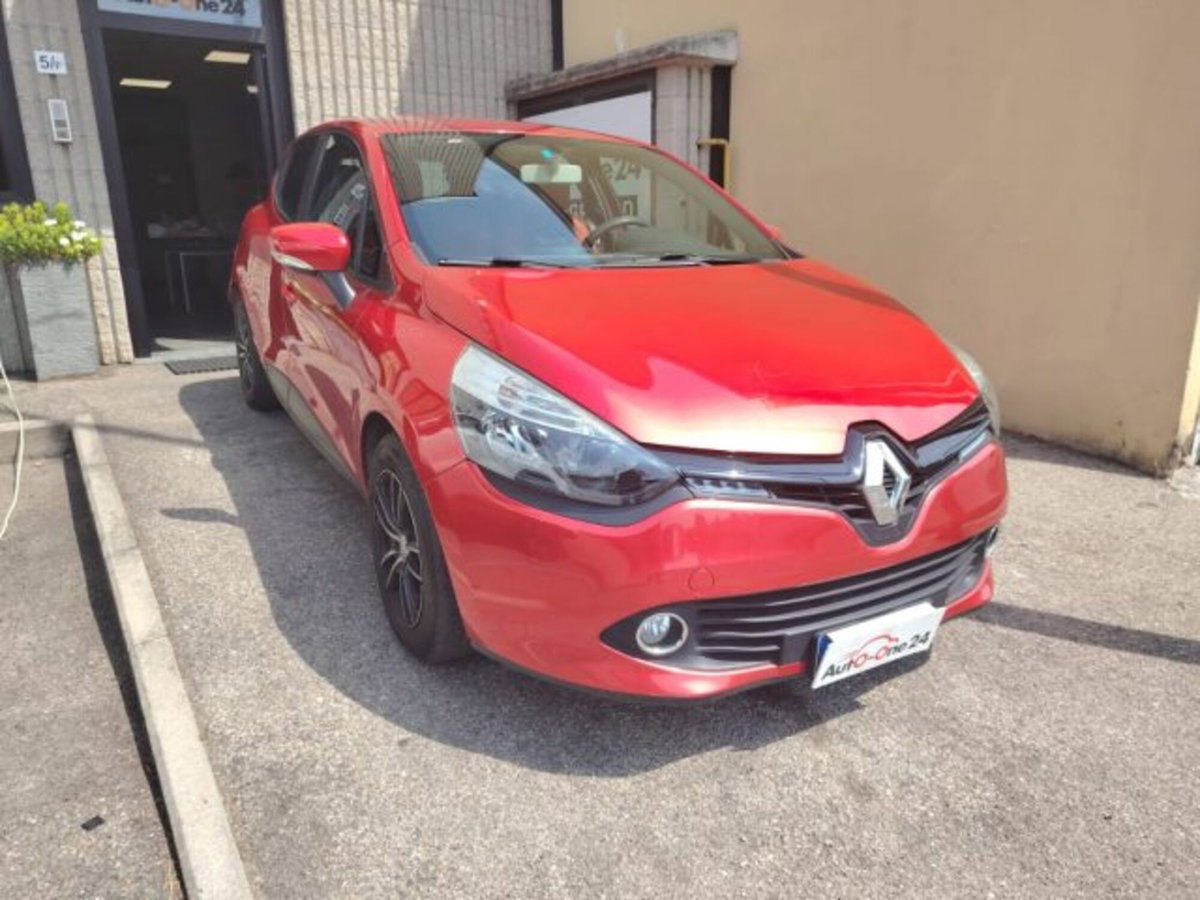 Renault Clio 1.2 75CV 5 porte Wave (2)
