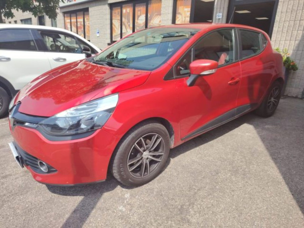 Renault Clio 1.2 75CV 5 porte Wave (5)