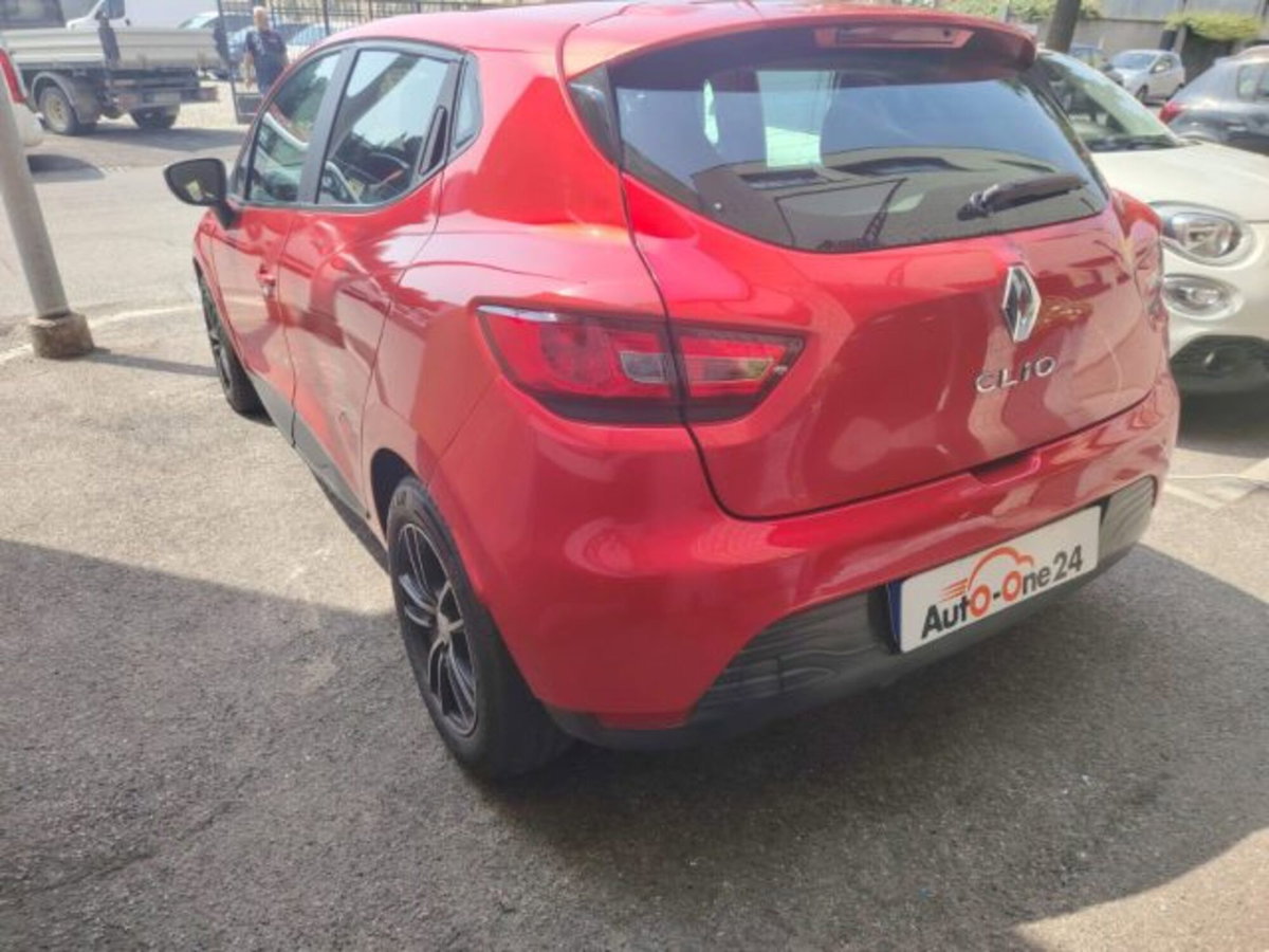 Renault Clio 1.2 75CV 5 porte Wave (6)