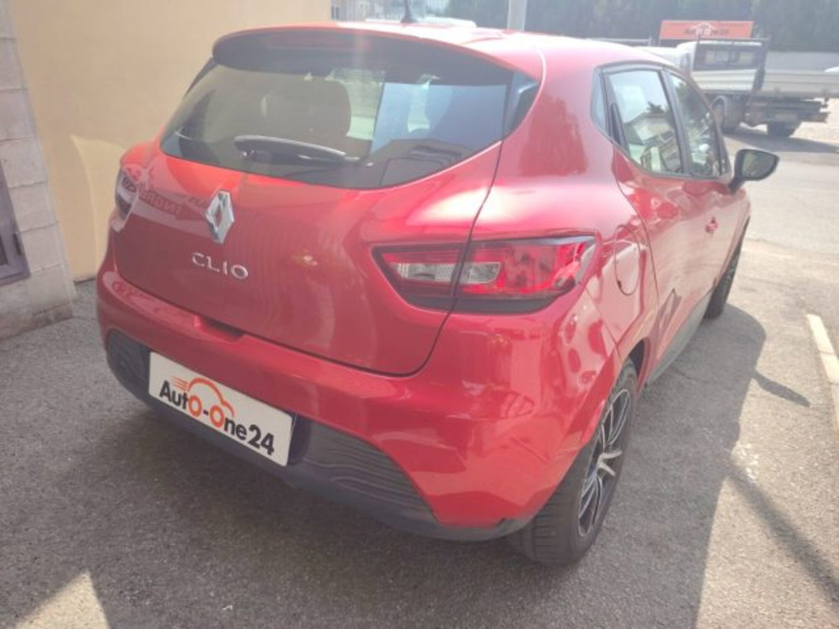 Renault Clio 1.2 75CV 5 porte Wave (8)