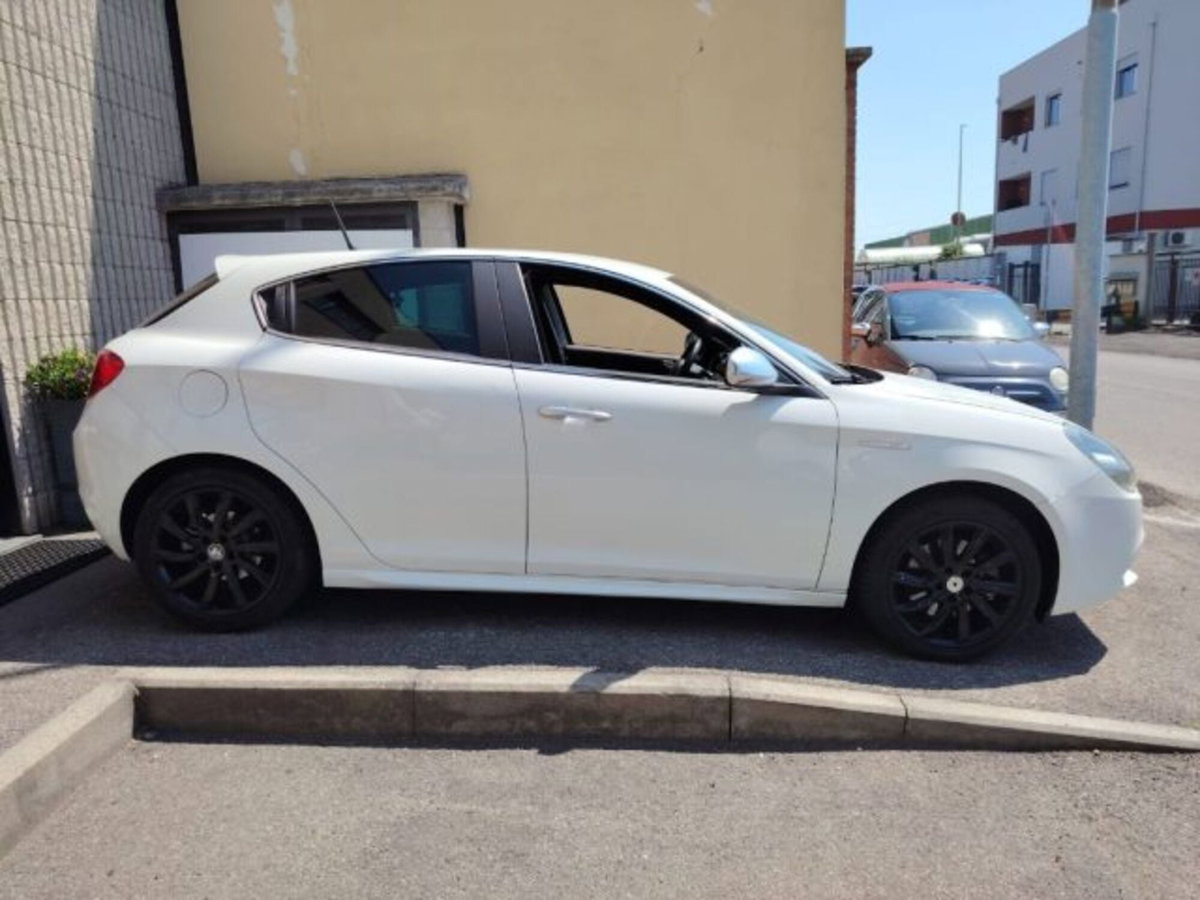 Alfa Romeo Giulietta 2.0 JTDm-2 Exclusive 140cv (9)