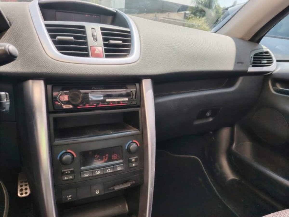 Peugeot 207 Cabrio HDi 110CV CC Tecno (16)