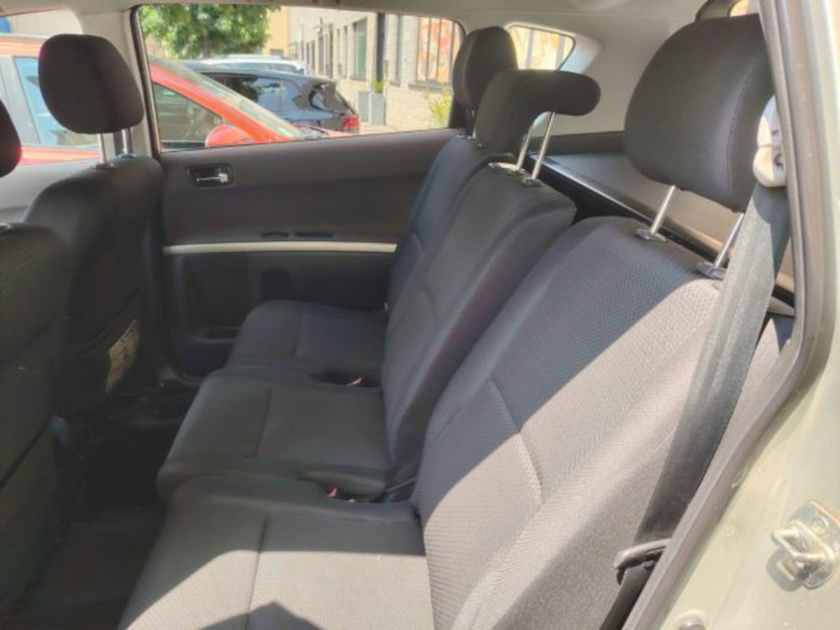 Toyota Corolla Verso 1.8 16V Sol (12)