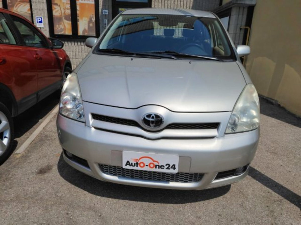 Toyota Corolla Verso 1.8 16V Sol (2)