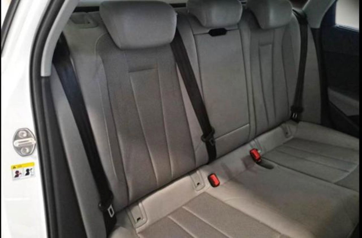 Audi A4 Avant 35 TDI/163 CV S tronic Business Advanced (12)