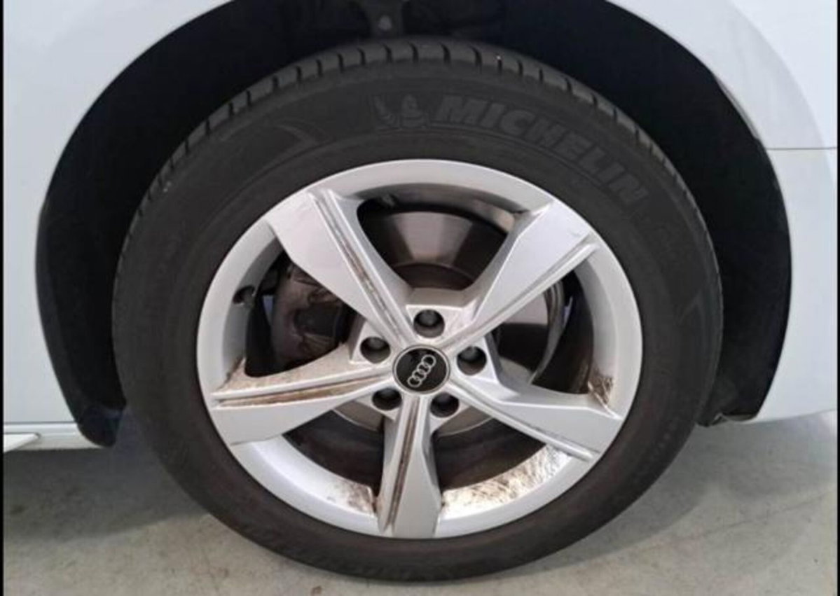 Audi A4 Avant 35 TDI/163 CV S tronic Business Advanced (13)