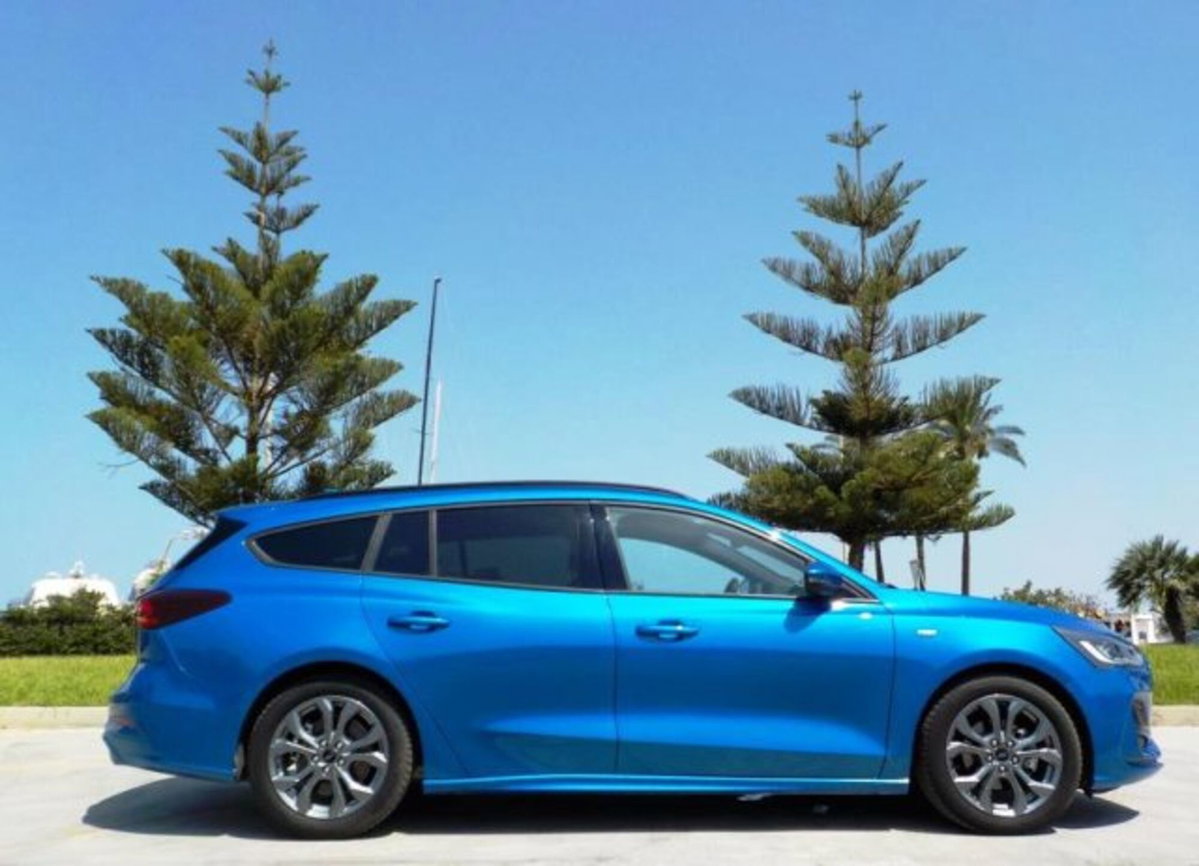 Ford Focus Station Wagon 1.0 EcoBoost Hybrid 155 CV SW ST-Line (4)