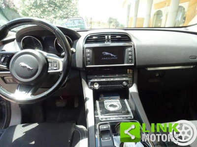 Jaguar F-Pace 2.0 D 180 CV AWD R-Sport (10)