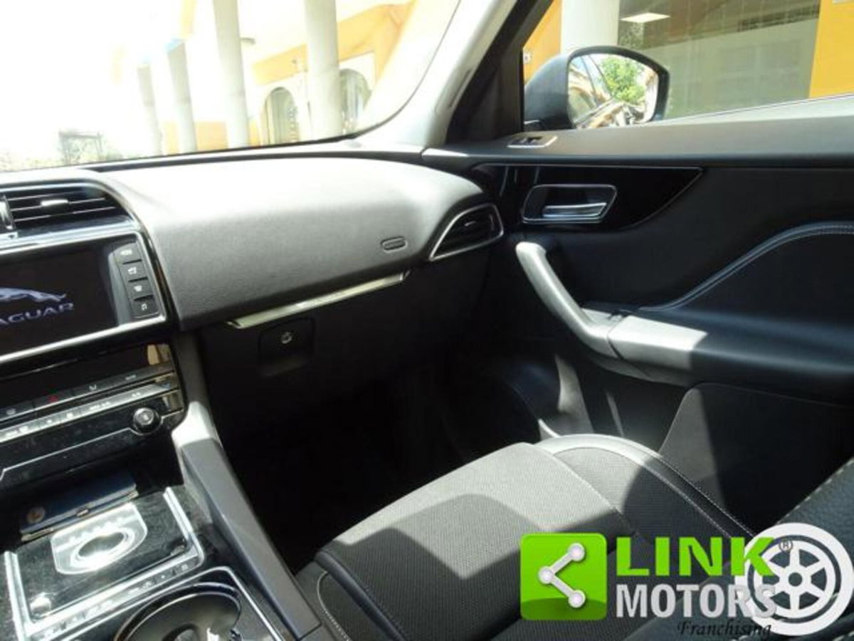 Jaguar F-Pace 2.0 D 180 CV AWD R-Sport (11)