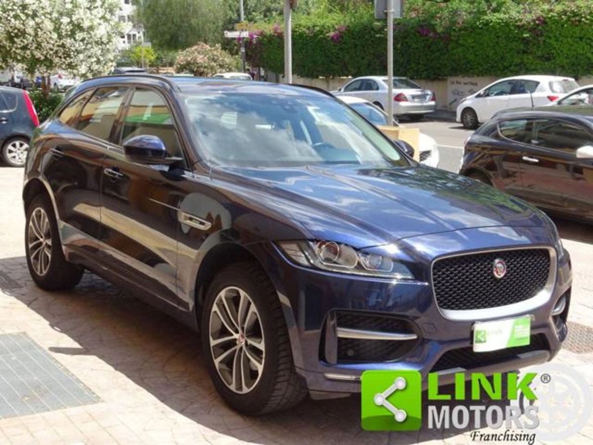 Jaguar F-Pace 2.0 D 180 CV AWD R-Sport (3)