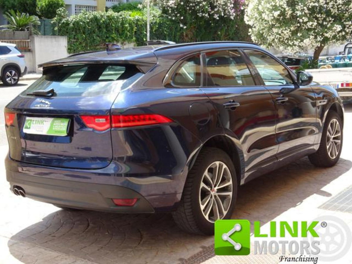 Jaguar F-Pace 2.0 D 180 CV AWD R-Sport (4)