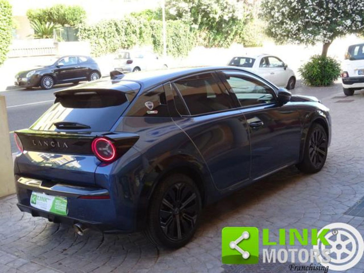 Lancia Ypsilon 1.2 mhev Edizione Cassina e-dct (4)