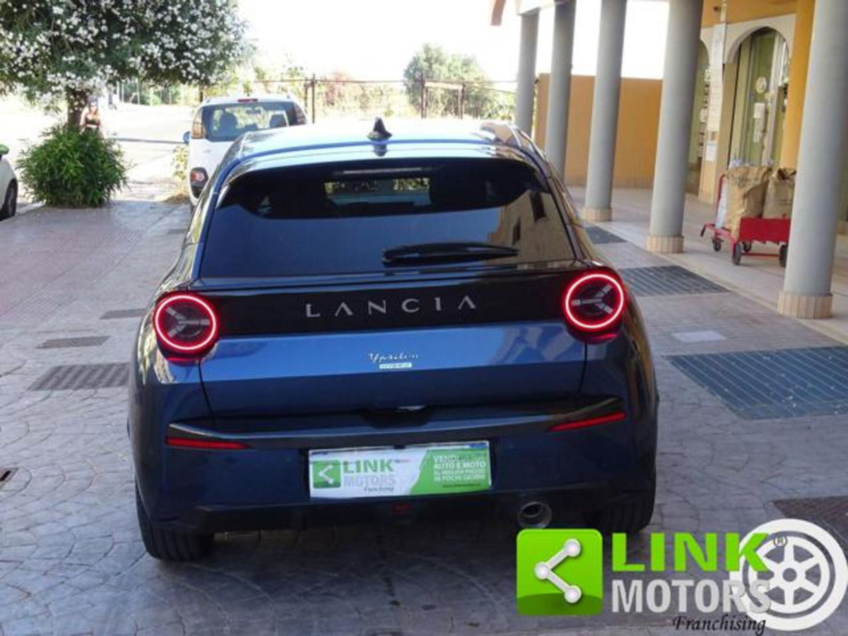 Lancia Ypsilon 1.2 mhev Edizione Cassina e-dct (5)