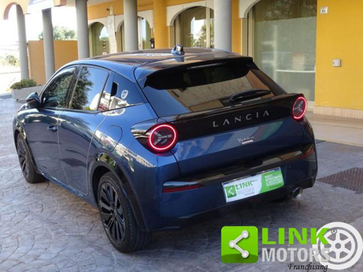 Lancia Ypsilon 1.2 mhev Edizione Cassina e-dct (6)